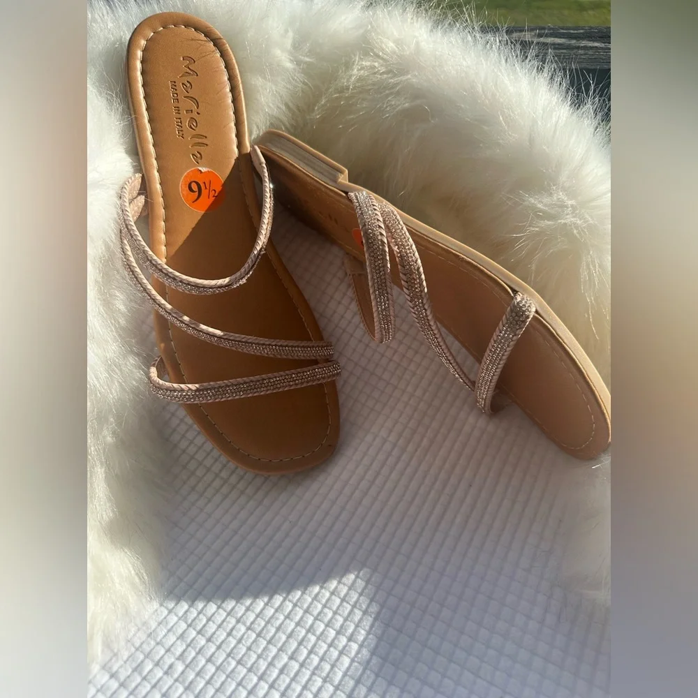 Cream Minimalist Sandals with Crossed Straps - Picture 4 of 9